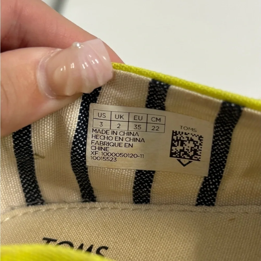 Girls size 3 toms shoes, #M1037